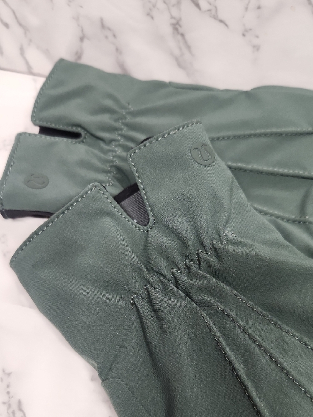 lululemon athletica Women's Olive Green Insulated Gloves - Picture 6 of 6